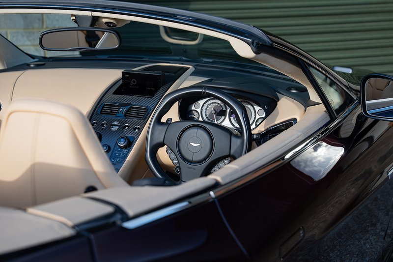 Aston Martin Vanquish V12 Volante - Large 33