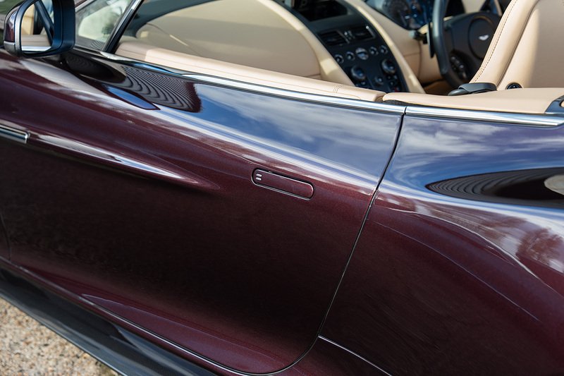 Aston Martin Vanquish V12 Volante - Large 31