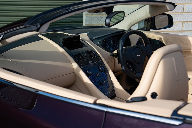 Aston Martin Vanquish V12 Volante - Large 32