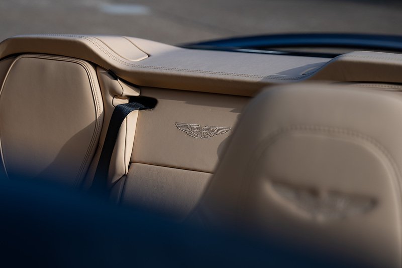 Aston Martin Vanquish V12 Volante - Large 17