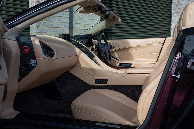 Aston Martin Vanquish V12 Volante - Large 44