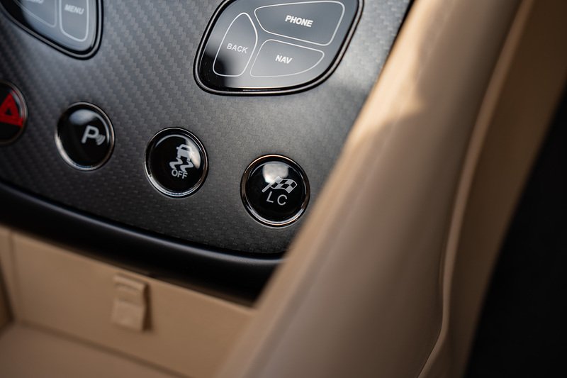 Aston Martin Vanquish V12 Volante - Large 37