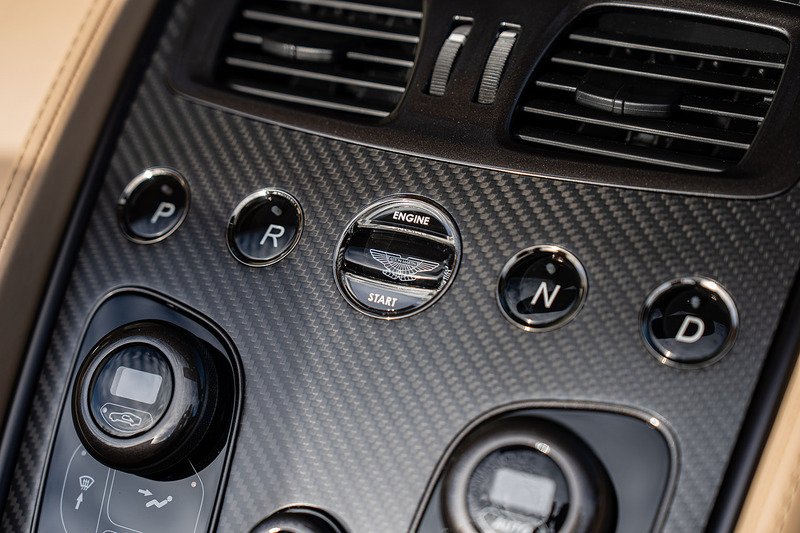 Aston Martin Vanquish V12 Volante - Large 38