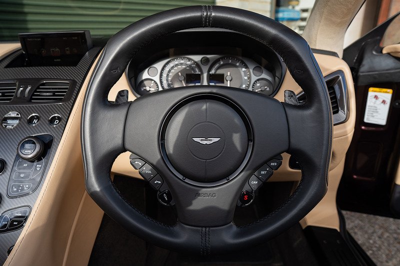 Aston Martin Vanquish V12 Volante - Large 14