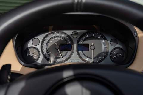 Aston Martin Vanquish V12 Volante - Large 42