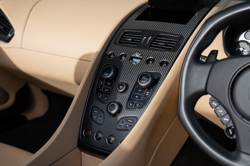 Aston Martin Vanquish V12 Volante - Large 13