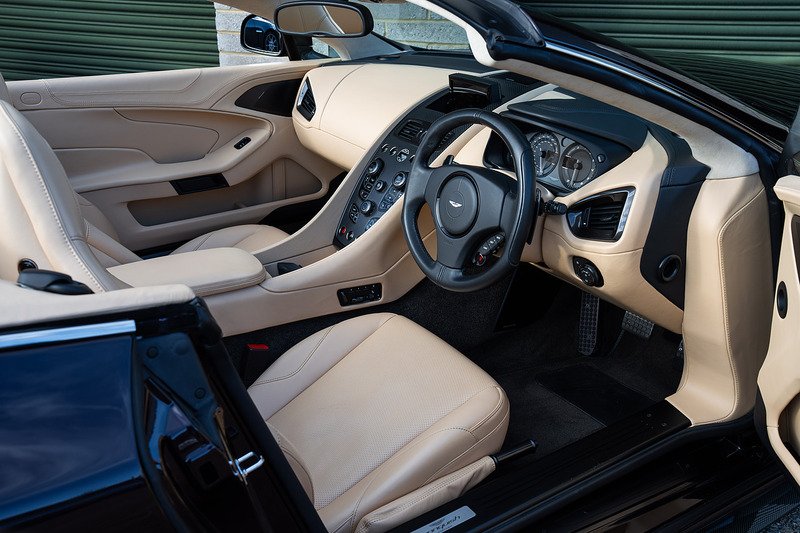 Aston Martin Vanquish V12 Volante - Large 36