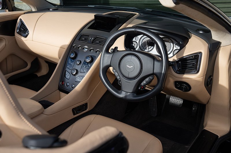 Aston Martin Vanquish V12 Volante - Large 35