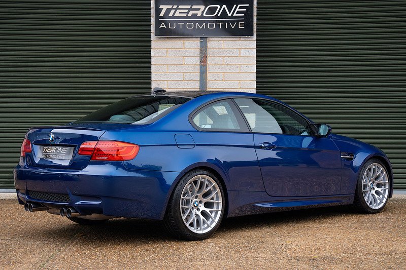 BMW M3 iV8 Competition - Large 1