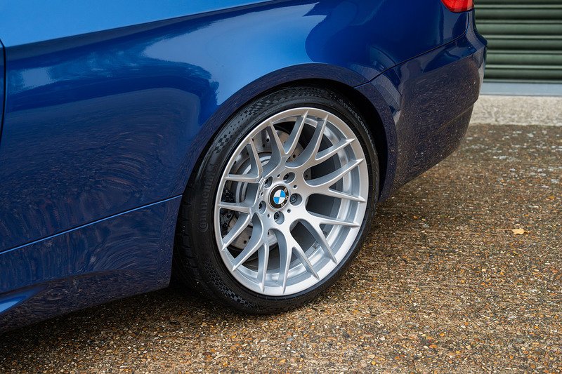 BMW M3 iV8 Competition - Large 50