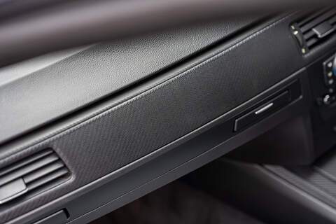 BMW M3 iV8 Competition - Large 37