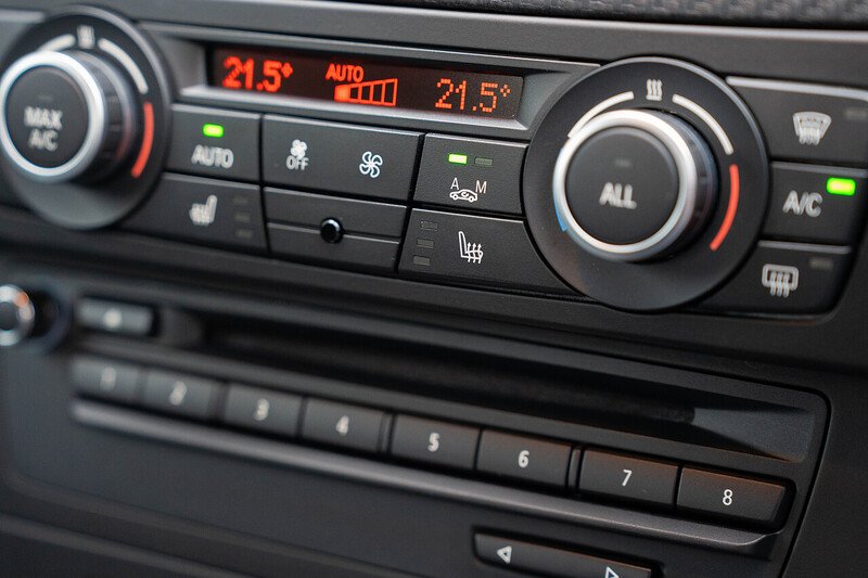 BMW M3 iV8 Competition - Large 16