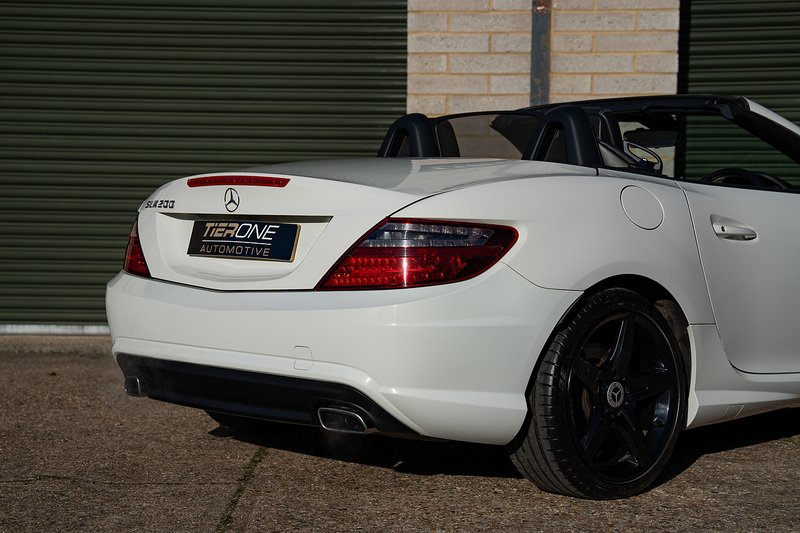 Mercedes-Benz SLK SLK200 BlueEfficiency AMG Sport - Large 31