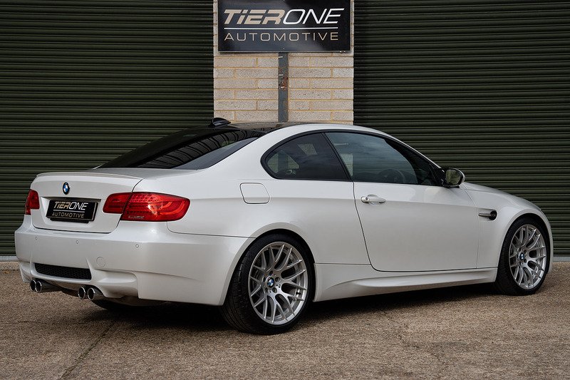 BMW M3 iV8 Competition - Large 1