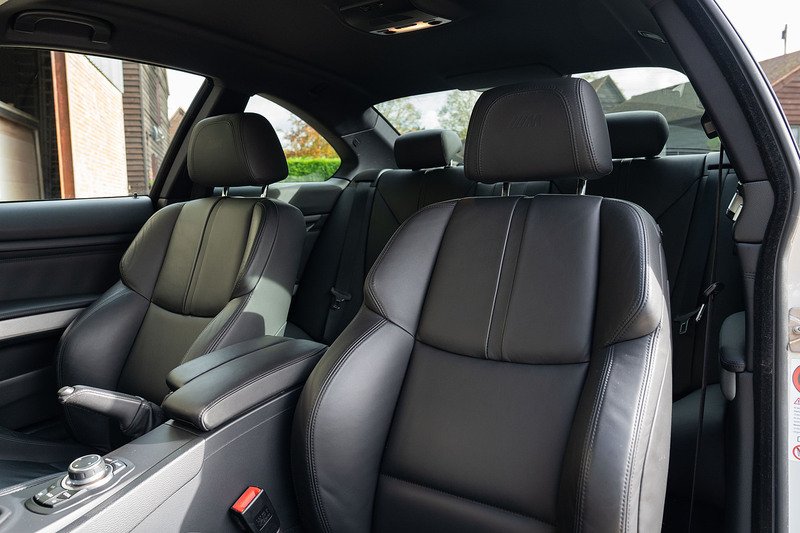 BMW M3 iV8 Competition - Large 11