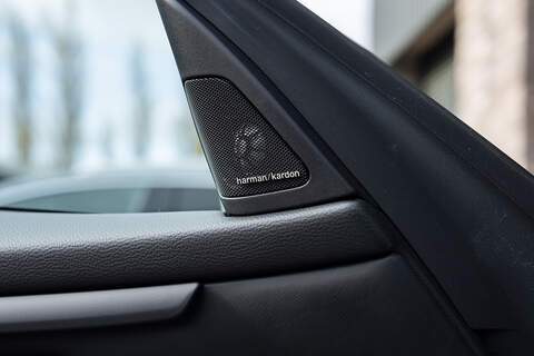 BMW M3 iV8 Competition - Large 32