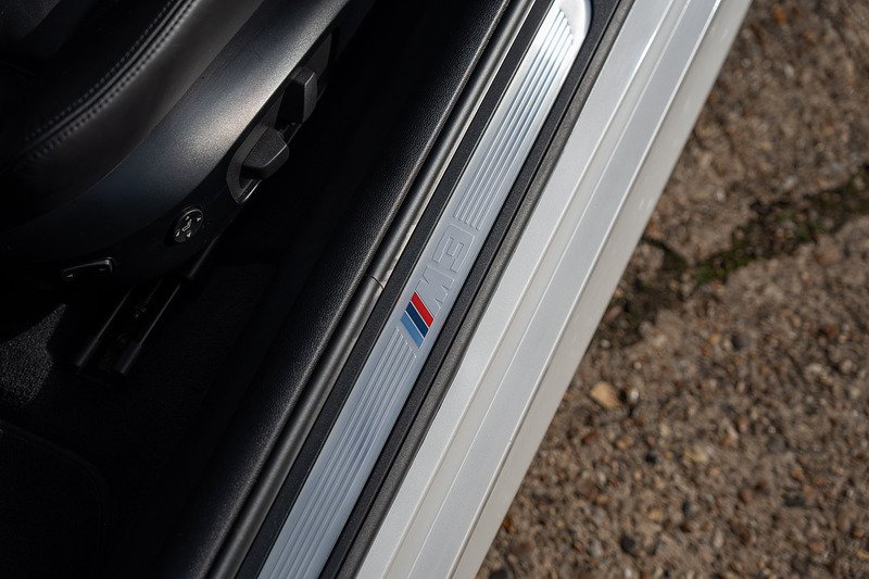 BMW M3 iV8 Competition - Large 31