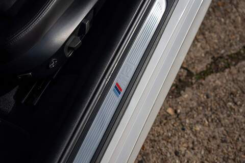 BMW M3 iV8 Competition - Large 31