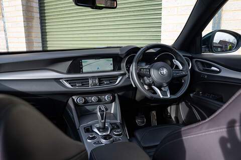 Alfa Romeo Stelvio T Veloce - Large 4