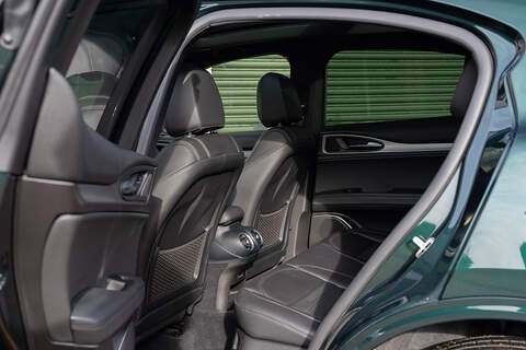 Alfa Romeo Stelvio T Veloce - Large 5