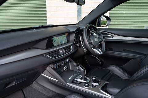 Alfa Romeo Stelvio T Veloce - Large 34