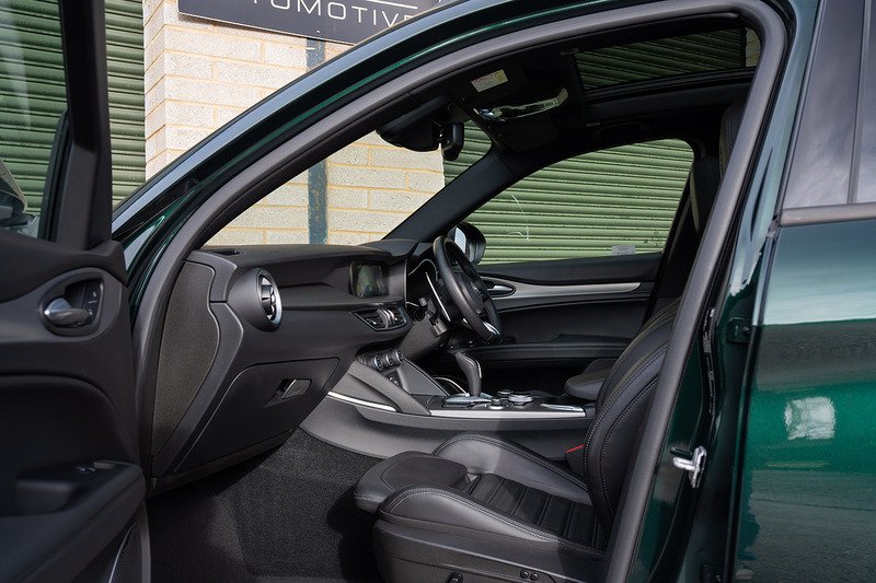 Alfa Romeo Stelvio T Veloce - Large 3