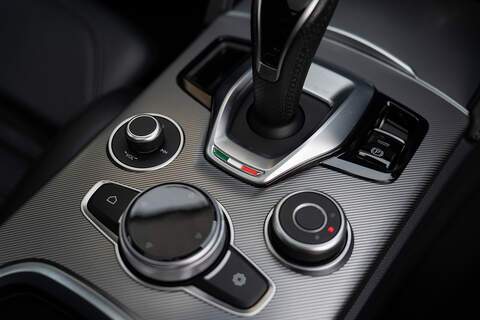 Alfa Romeo Stelvio T Veloce - Large 14