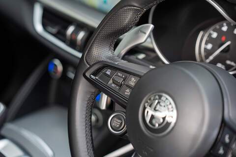 Alfa Romeo Stelvio T Veloce - Large 36