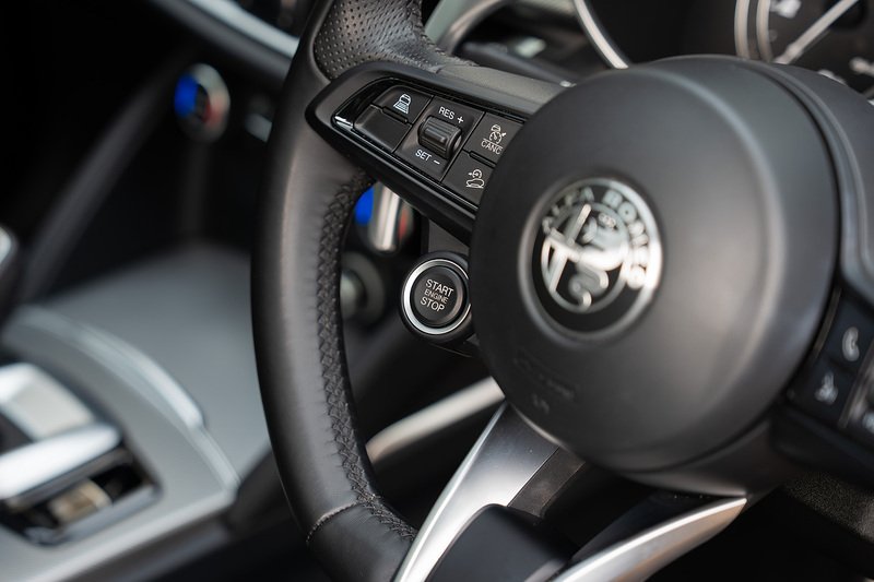 Alfa Romeo Stelvio T Veloce - Large 12