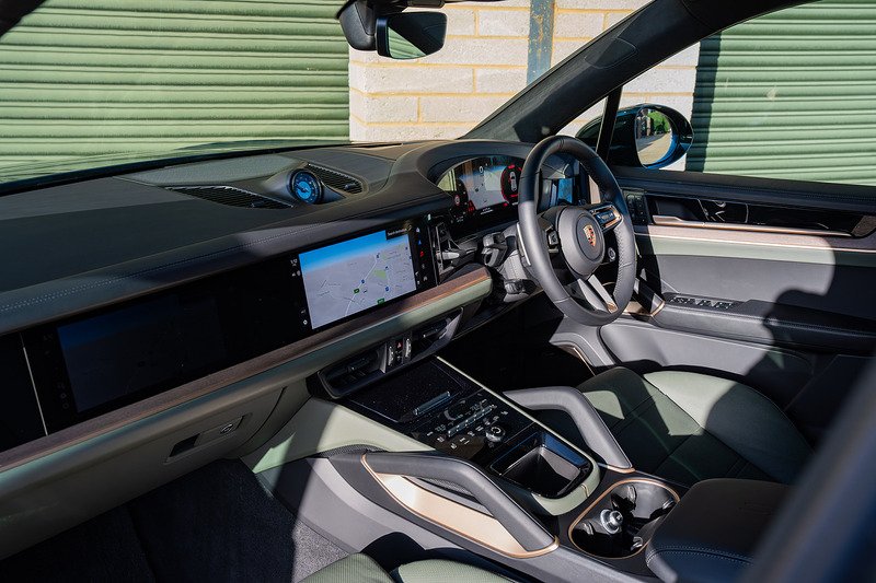 Porsche Cayenne T V8 GTS - Large 4