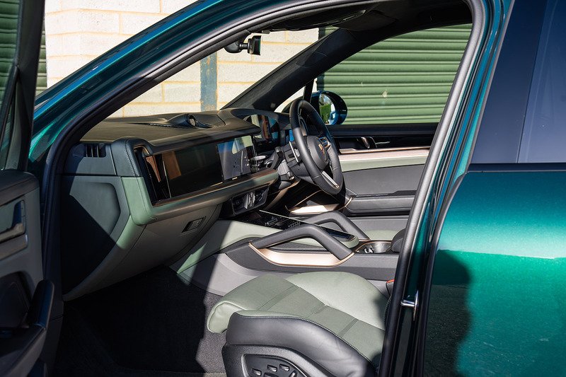 Porsche Cayenne T V8 GTS - Large 10