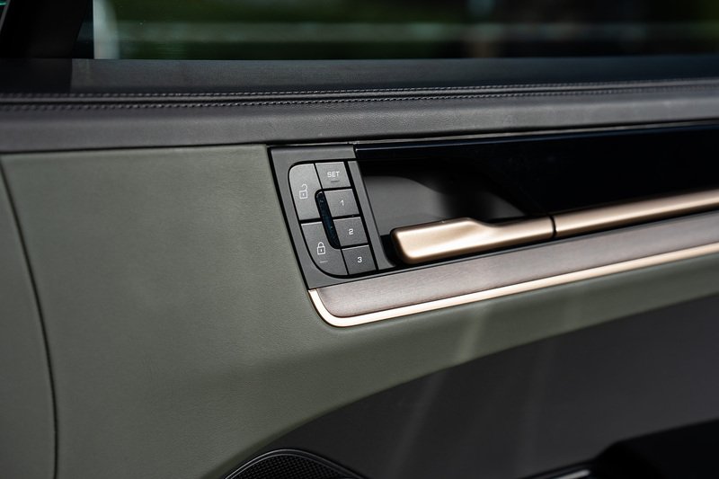 Porsche Cayenne T V8 GTS - Large 27