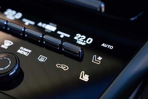 Porsche Cayenne T V8 GTS - Large 44