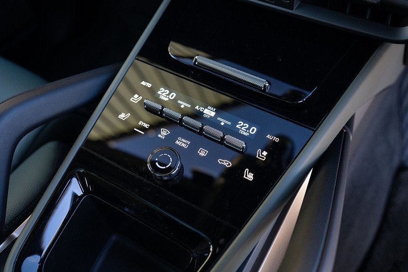 Porsche Cayenne T V8 GTS - Large 23