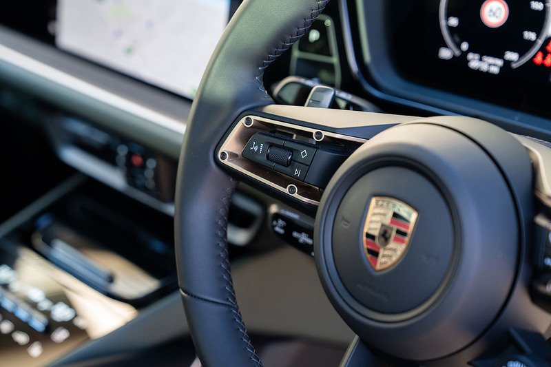 Porsche Cayenne T V8 GTS - Large 14