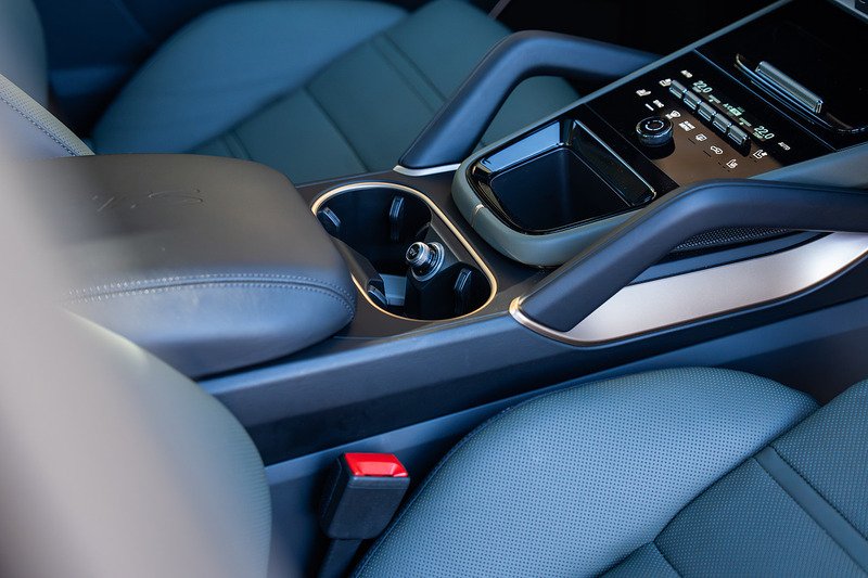 Porsche Cayenne T V8 GTS - Large 48