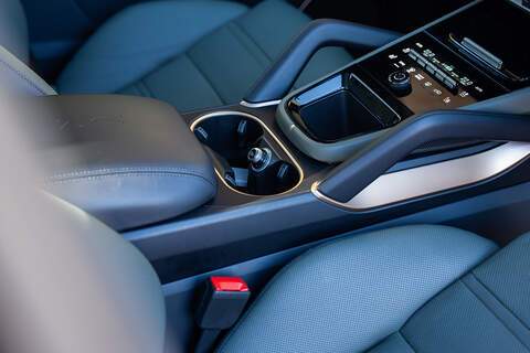 Porsche Cayenne T V8 GTS - Large 48