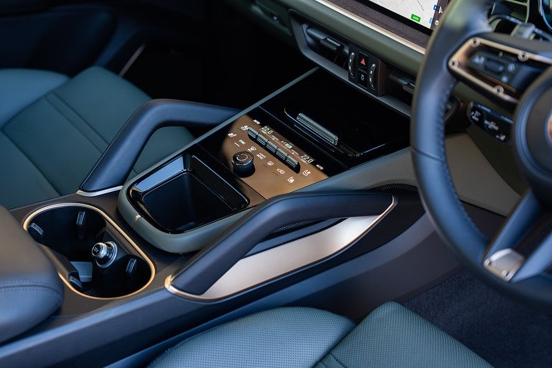 Porsche Cayenne T V8 GTS - Large 47