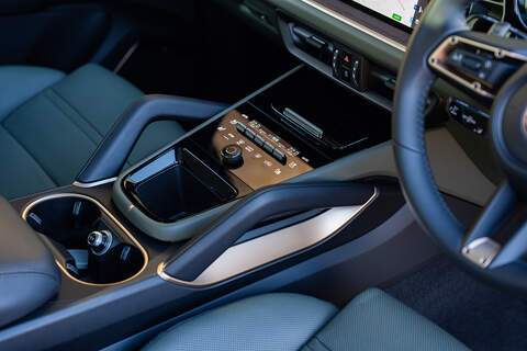 Porsche Cayenne T V8 GTS - Large 47