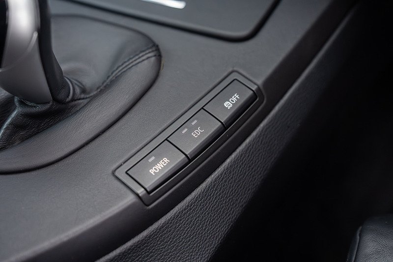 BMW M3 iV8 - Large 5