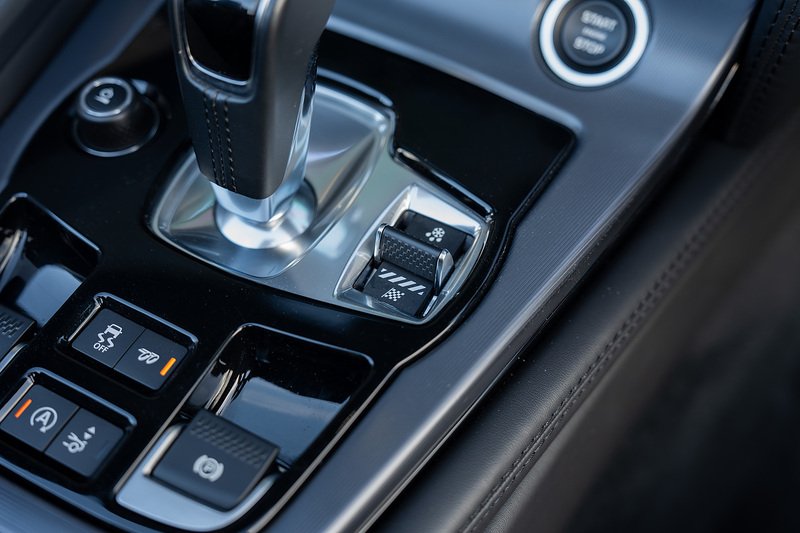 Jaguar F-Type V8 R - Large 14