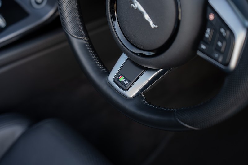 Jaguar F-Type V8 R - Large 17