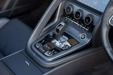 Jaguar F-Type V8 R - Large 27