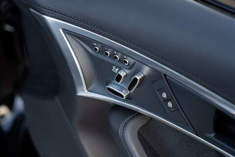 Jaguar F-Type V8 R - Large 19