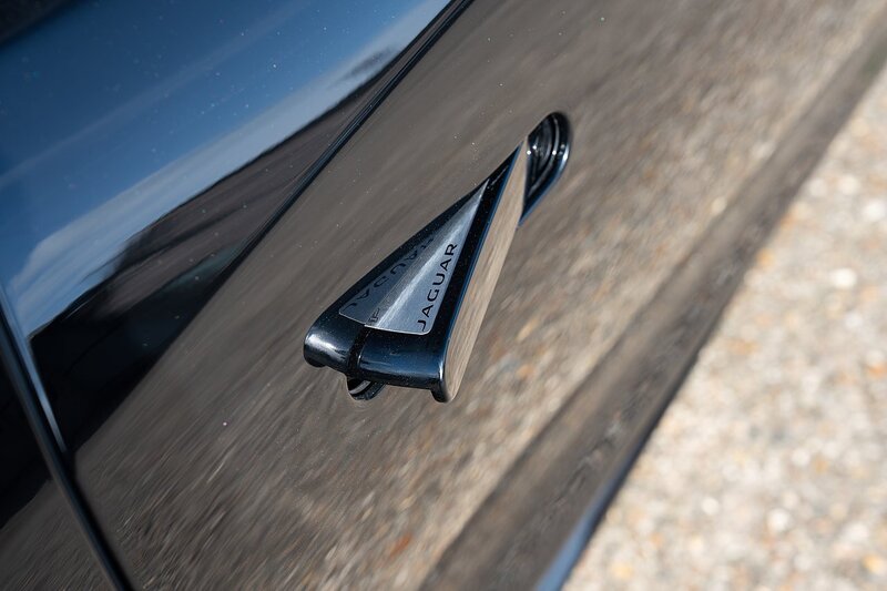 Jaguar F-Type V8 R - Large 23