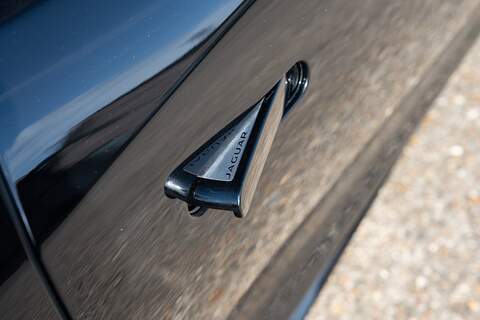 Jaguar F-Type V8 R - Large 23