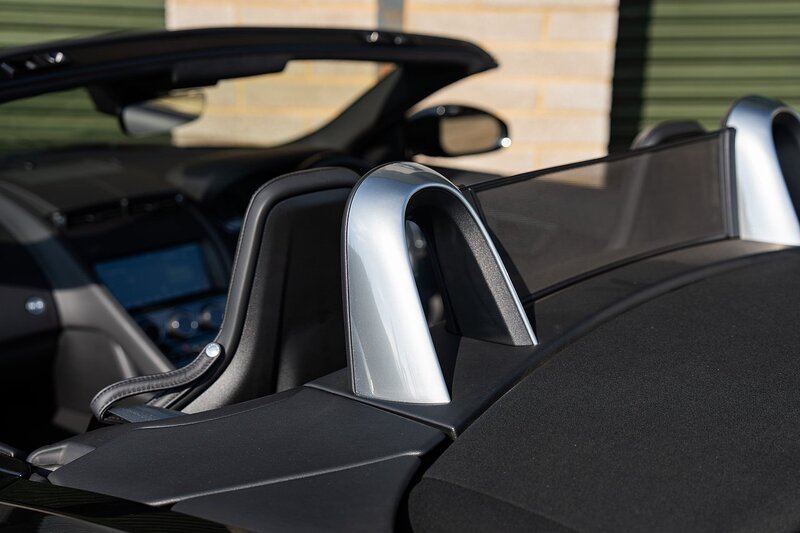 Jaguar F-Type V8 R - Large 24