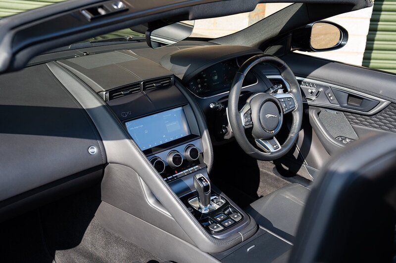 Jaguar F-Type V8 R - Large 19