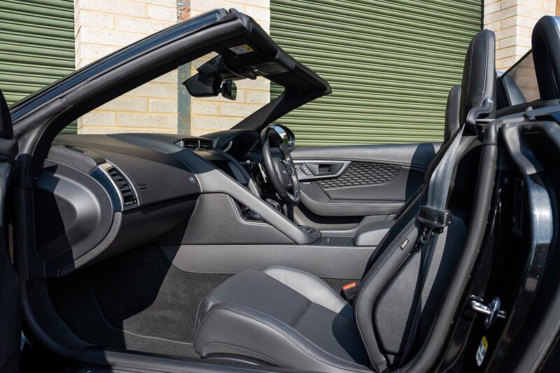 Jaguar F-Type V8 R - Large 3