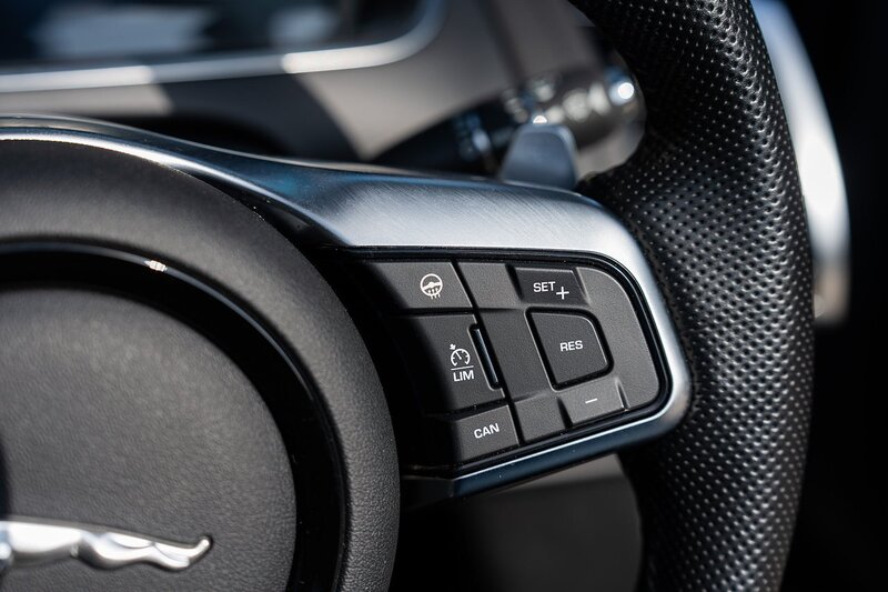 Jaguar F-Type V8 R - Large 18